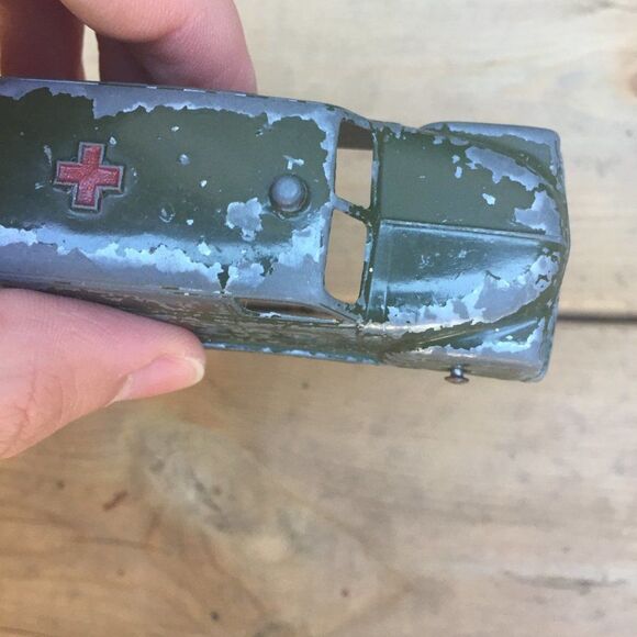 Vintage 1957 TootsieToy Paramedic Ambulance Truck Green Toy Car - Picture 5 of 7